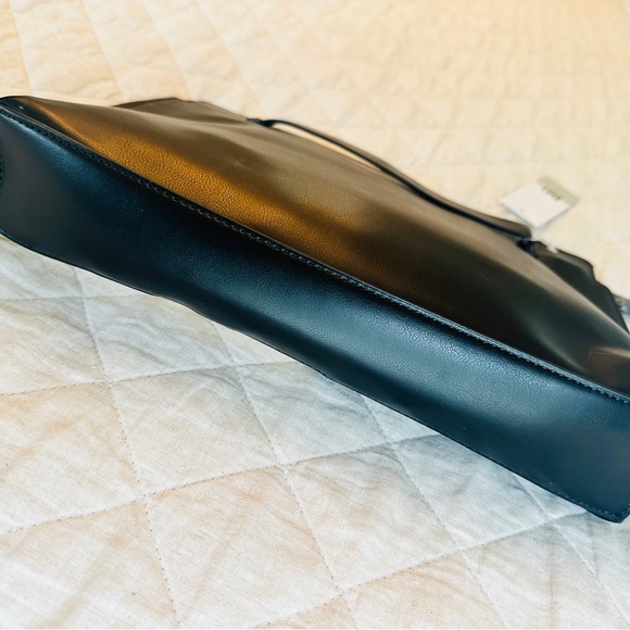 🆕 ВР Nordstrom’s Stripe Faux Leather Clutch in Black, Gold & Cream 🖤✨Brand NWT - Picture 4 of 7